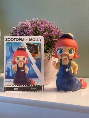 ZOOTOPIA x MOLLY Russ Collectible Figurine